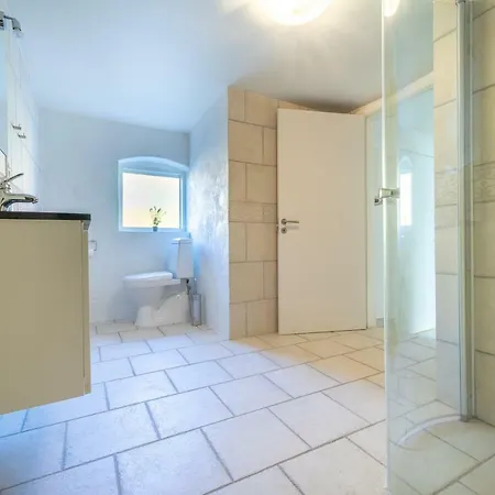 - Spacious Seaview Houses *