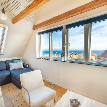 - Spacious Seaview Houses *