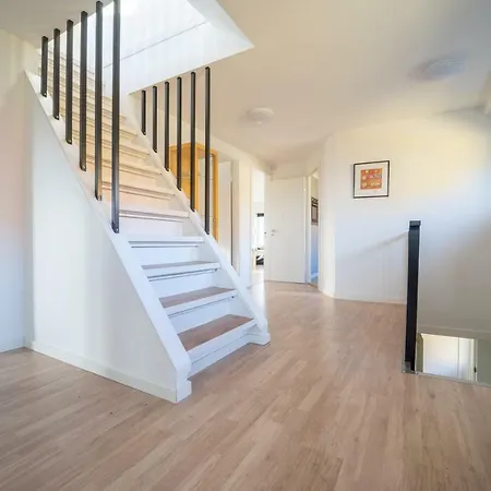 - Spacious Seaview Houses *